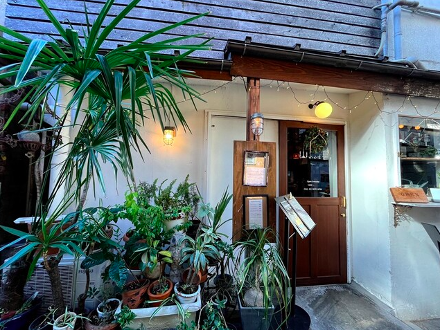 【わかば堂】アンティークに囲まれたカフェで季節のケーキと過ごす午後