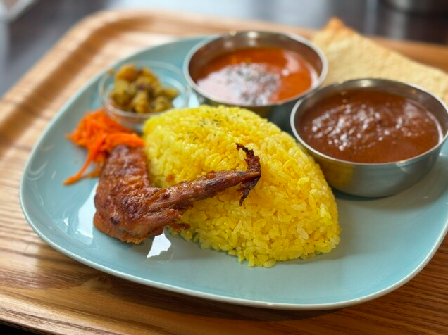 カレーセット(チキンカレーとシーフードトマトカレー)