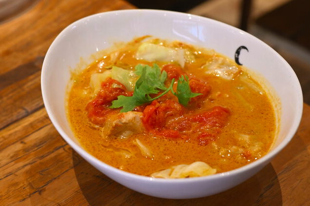 トロ豚とキャベツとトマトのカレー