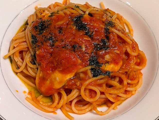 ツナとモッツァレラチーズのトマトソーススパゲッティ