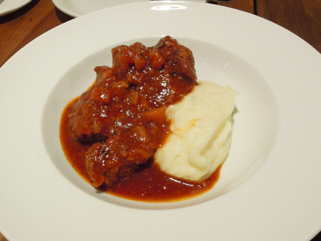 豚ほほ肉のビール煮