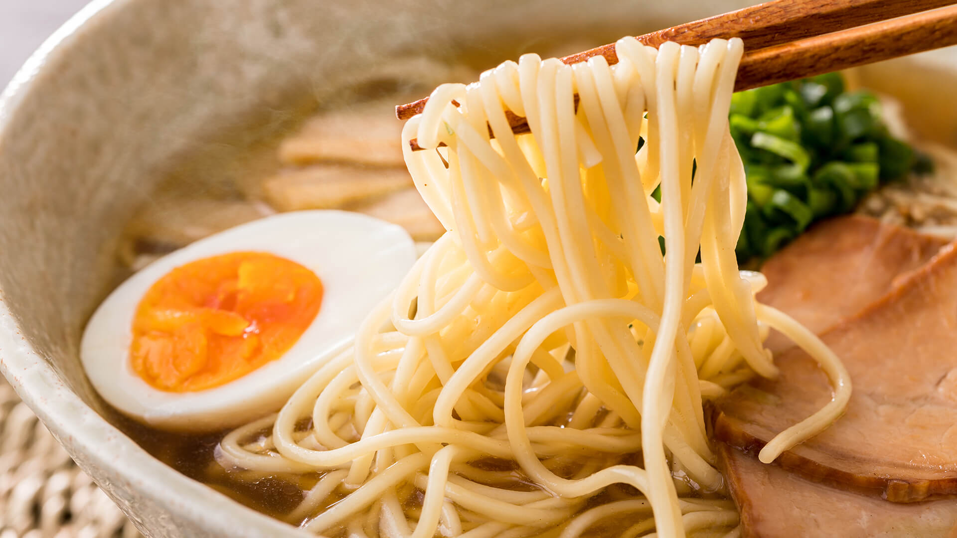 【北千住ラーメン特集】通勤帰りにも◎駅ナカ&深夜まで営業する人気ラーメン店15選|つけ麺・家系・煮干し系など話題の名店まとめ