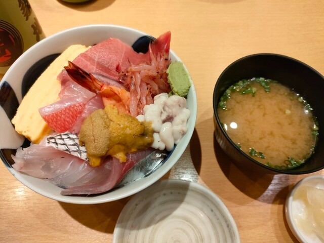 おまかせ海鮮丼
