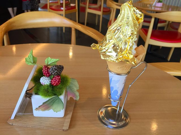 金箔のかがやきソフトクリーム