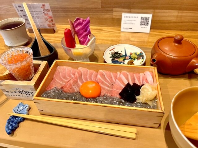 生本鮪と生しらすの二色お重+いくら