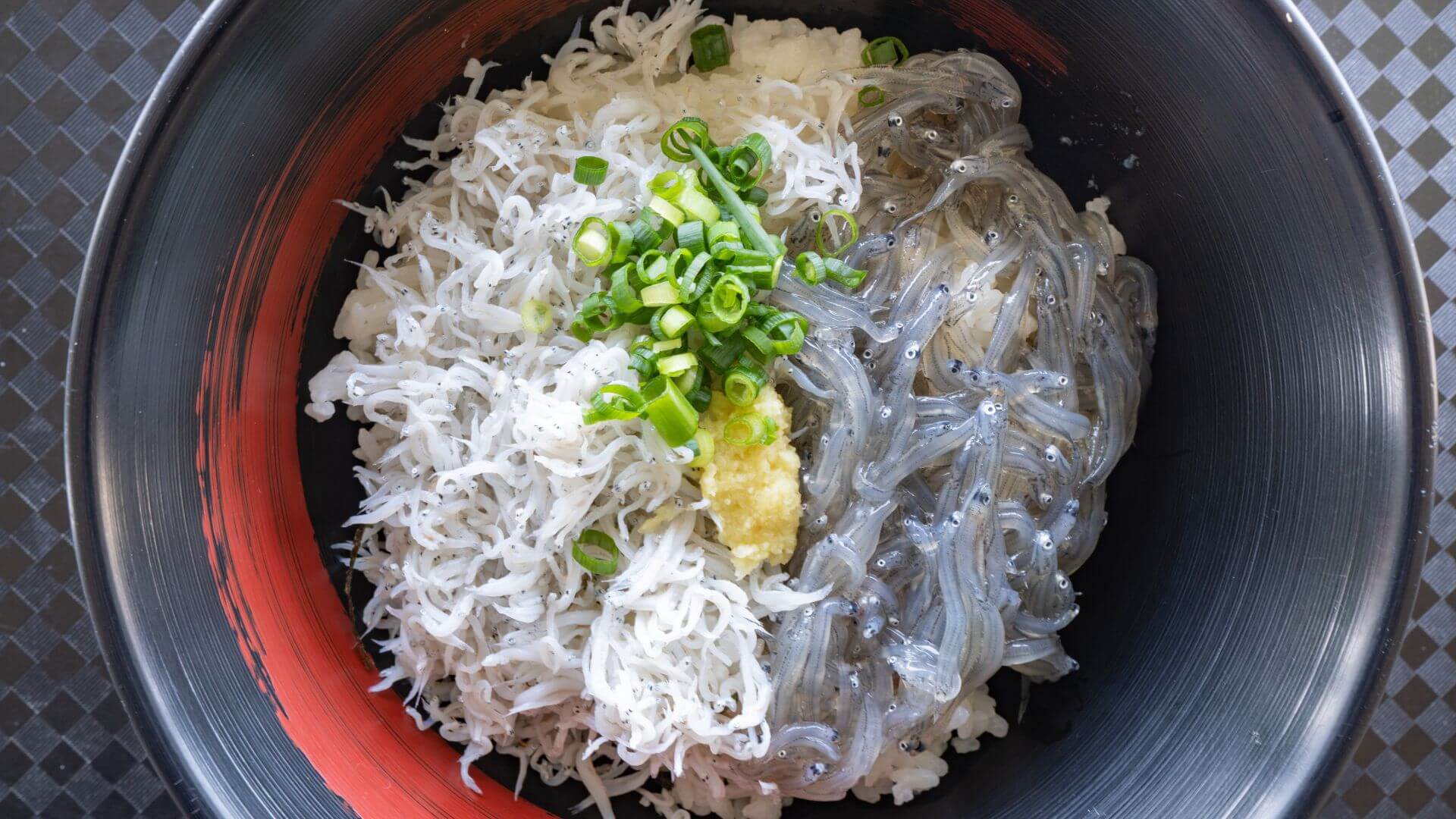 【最新版】江ノ島・鎌倉で人気のしらす丼12選｜生しらす・釜揚げしらすを食べ比べ！観光・女子旅にもおすすめ◎