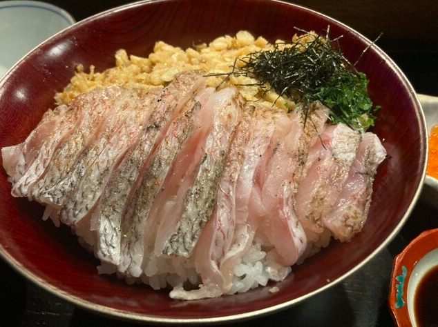 のどぐろ丼刺身とほぐし身のハーフ&ハーフ