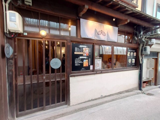 【tuGiico ツギイコ】宮島産牡蠣を多彩な味で堪能できるオイスターバー