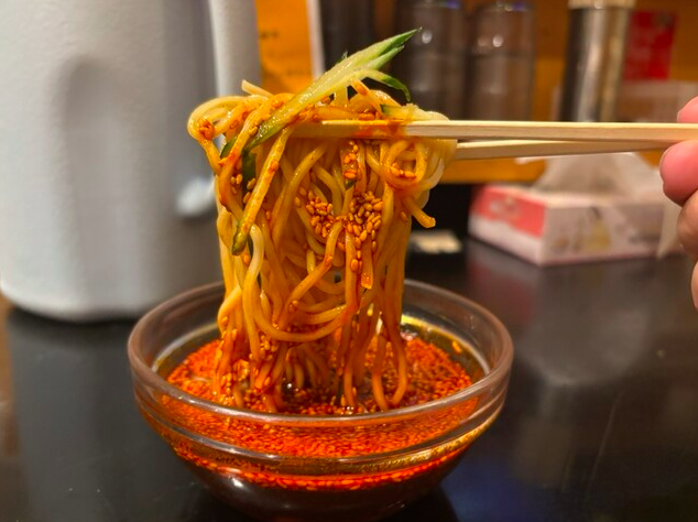 広島つけ麺　麺リフト（中盛・辛さ3倍）