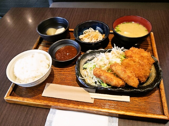 味噌カツと梅しそ巻き定食