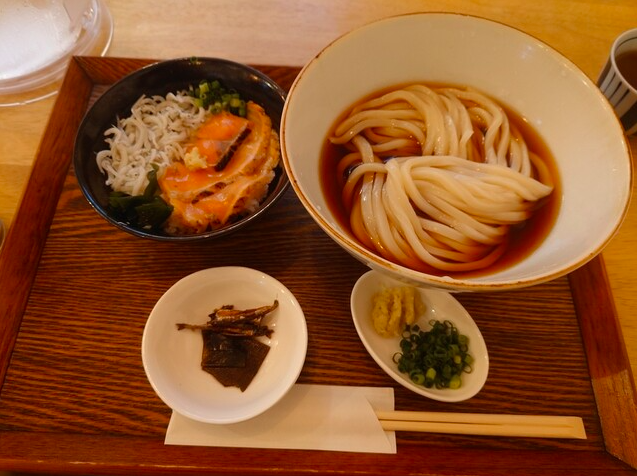 サモしら丼ランチ