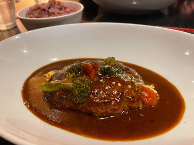 大和牛とヤマトポークのCojica煮込みハンバーグ