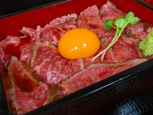 極上ステーキ重+卵黄トッピング