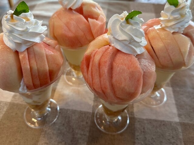 桃のパフェ