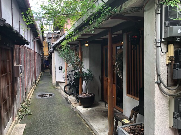 【ウエルト】緑に囲まれた路地奥で味わう創作スパニッシュランチ