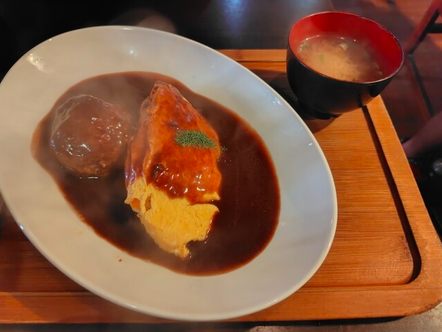 オムライスとハンバーグ