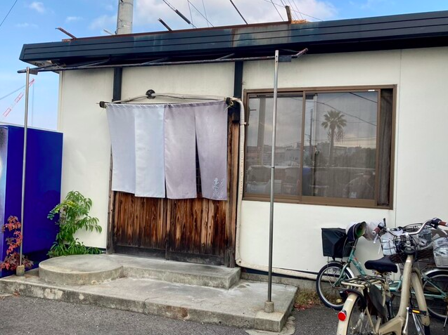 【手打うどん 麦蔵】香川で味わう極太うどんと揚げたて鶏天の絶妙な一杯