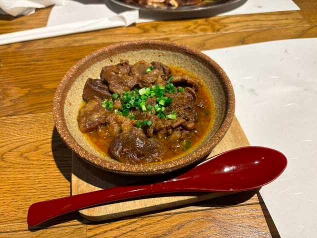 オリーブ牛すじのどて焼き