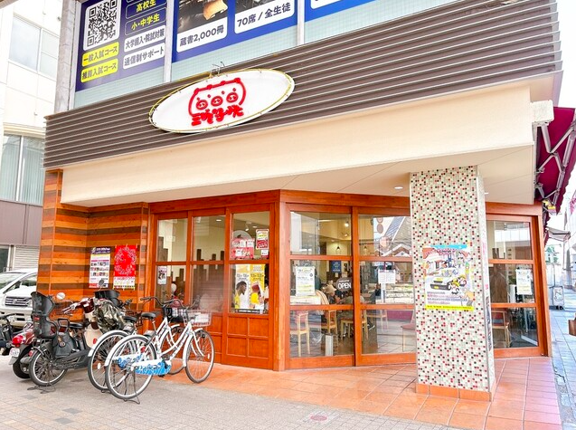 【三びきの子ぶた】パフェとホットサンドで楽しむ果物店カフェの魅力