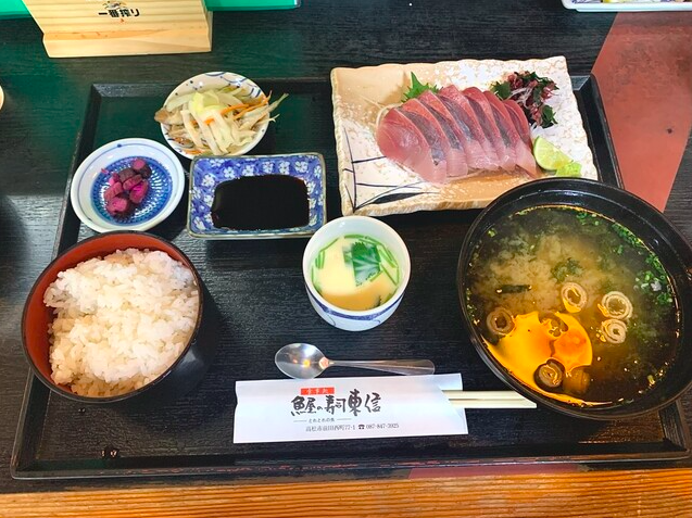 ハマチ刺身定食 (ご飯大)