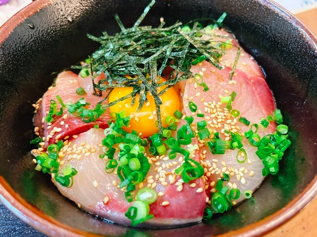 オリーブハマチ漬け丼